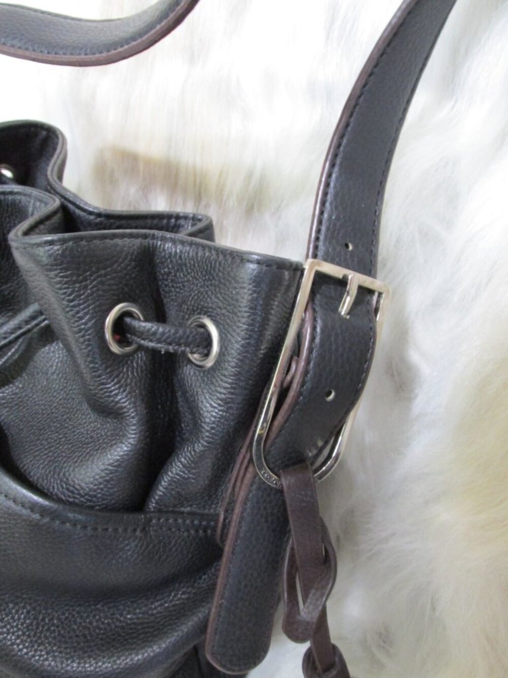 P2905-Tignanello Black Pebble Leather Bucket-Lots of Pockets-shoulder - Picture 3 of 8